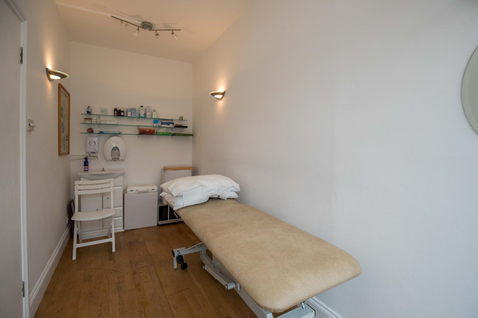 Surbiton, KT6 (Retail Property (high street))