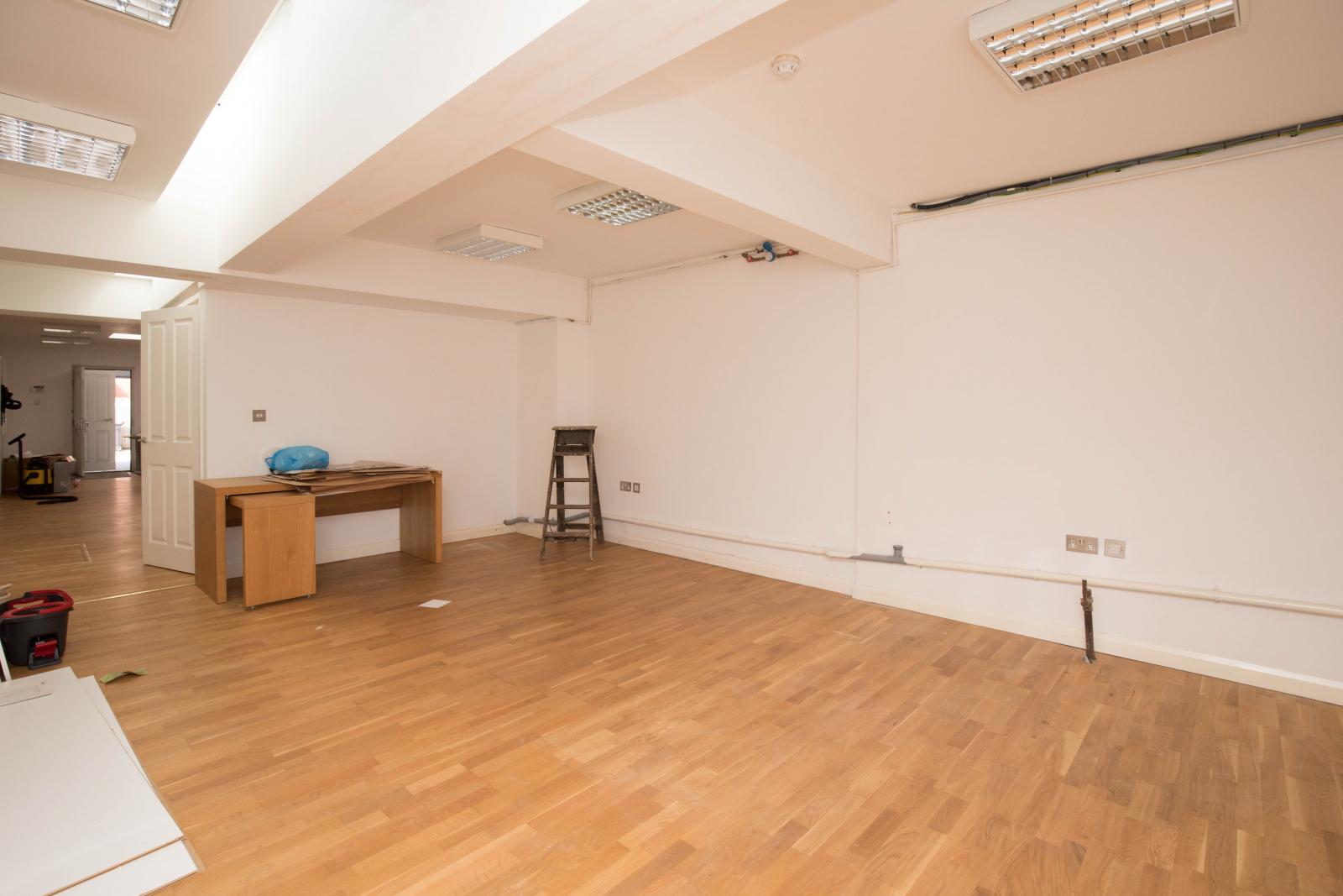 New Malden, KT3 (Commercial Property)