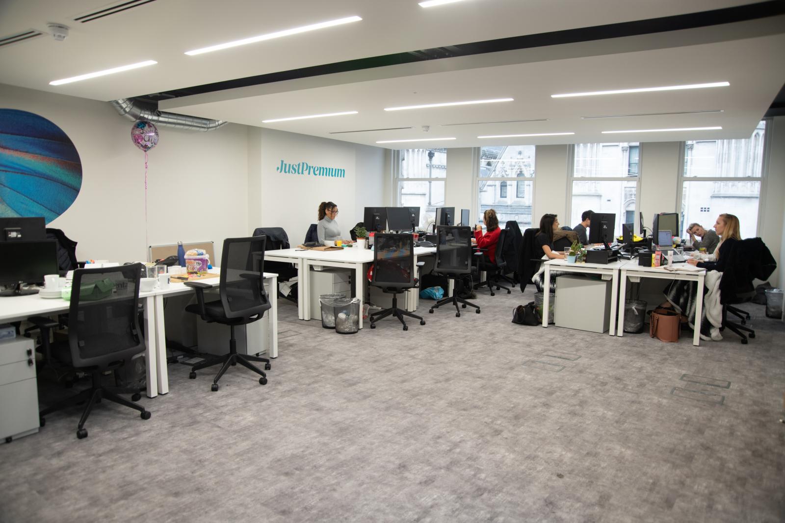 London, WC2R (Office)