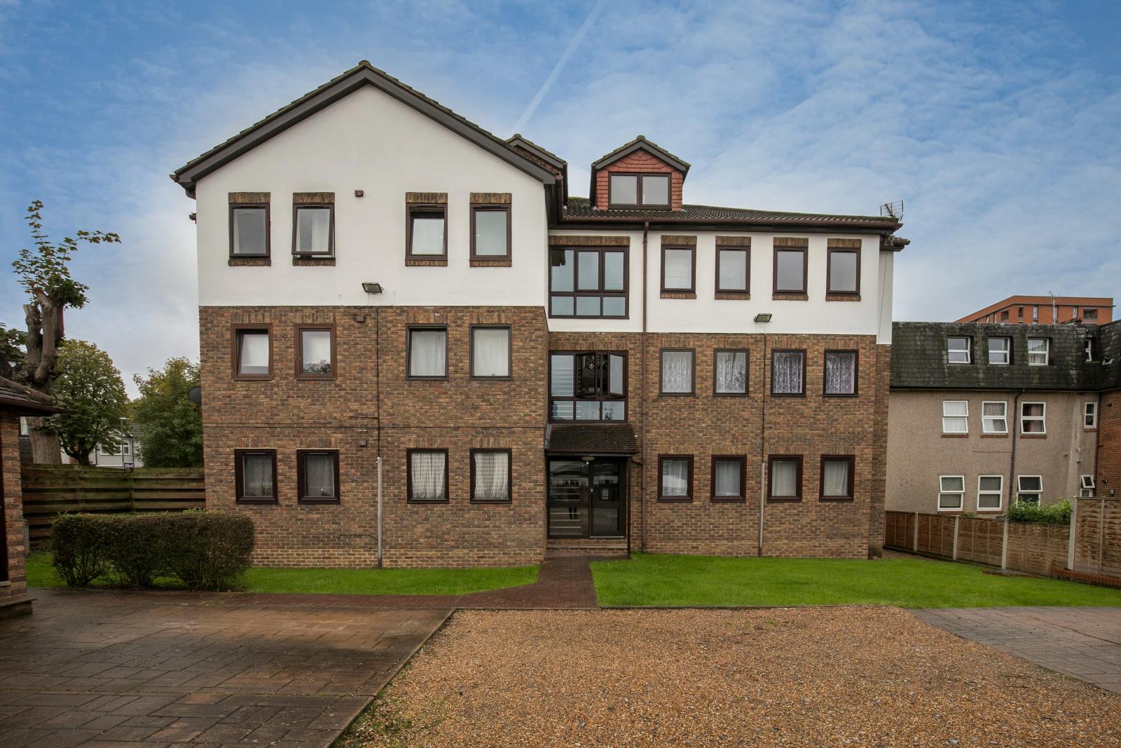 Sutton, SM1 (Flat)