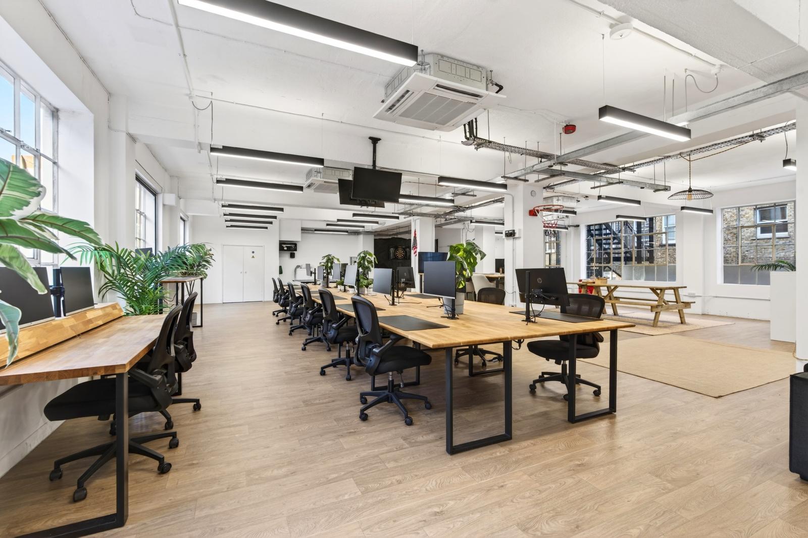 London, EC1N (Office)
