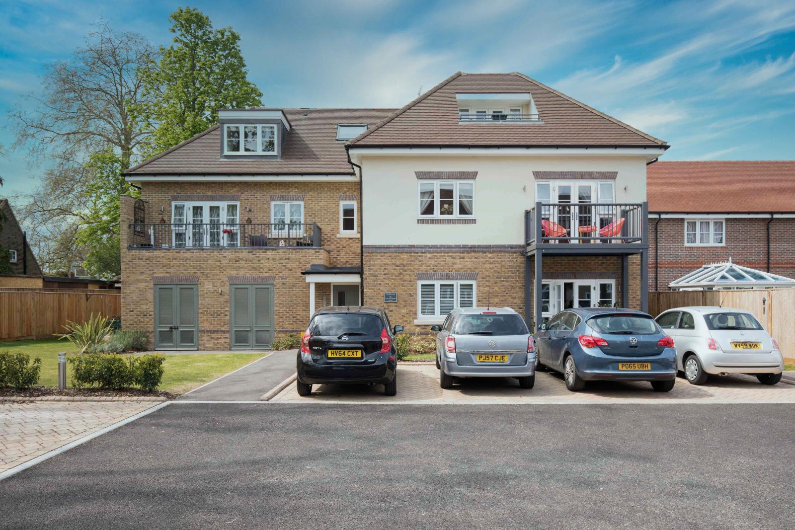 Shepperton, TW17 (Flat)